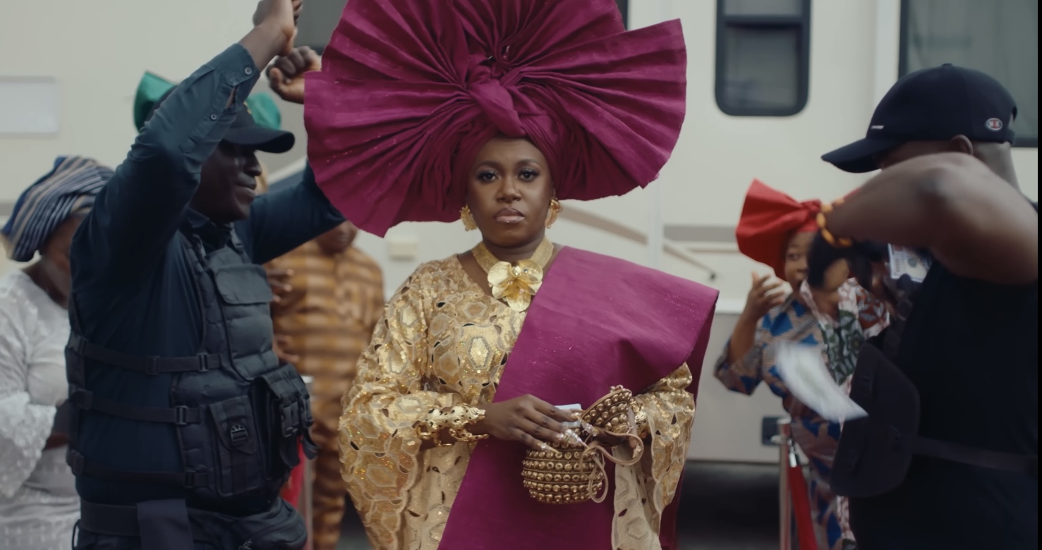 Niniola Commands Attention in “All On Eyes Me” Video